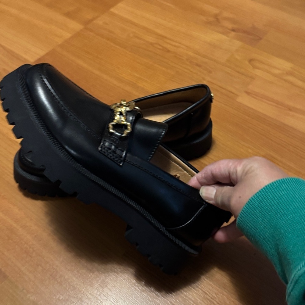 Sam & Libby Leather Loafers with Gold Chain New Size 6 - Picture 6 of 6